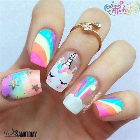 Trendy magical nails